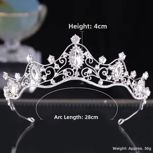 Dettaglio corona da sposa in argento con cristalli e altezza di 4 cm