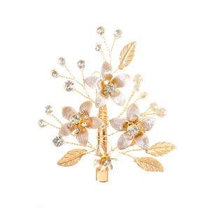 Pince à cheveux fleur dorée élégante avec perles et strass pour mariages et coiffures
