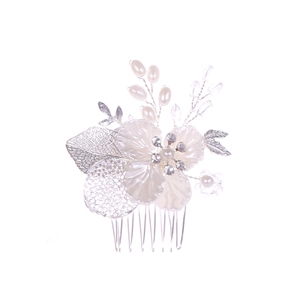 Peigne à cheveux de mariée exquis avec perles, cristaux, feuilles et fleurs à la main