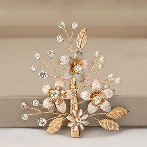 Barrette à cheveux fleur dorée élégante avec cristaux et perles pour mariées