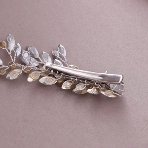 Pince à cheveux de mariée faite main avec cristaux d'opale et feuilles tissées