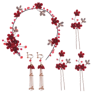 Set di accessori sposa con fiori rossi e orecchini a nappa per matrimoni e cerimonie