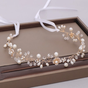 Elegant bridal hair band with white flowers, pearls and crystals on a golden wire frame