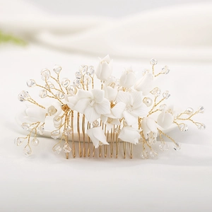 Détails du peigne à cheveux de mariée avec fleurs en céramique blanche et perles de cristal