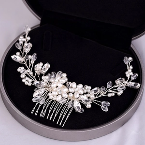 Elegante pettine per capelli da sposa con perle bianche e cristalli su base in lega d'argento