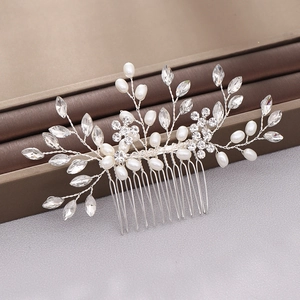 Peigne à cheveux de mariée avec perles et strass marquises au design en fil argenté