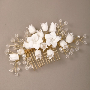 Peigne à cheveux de mariée fait main avec fleurs en cristal blanc et perles dorées
