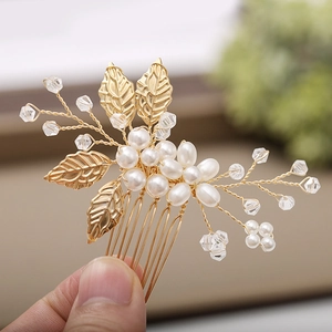 Peigne à cheveux mariée avec feuilles dorées, perles et cristaux tressés à la main