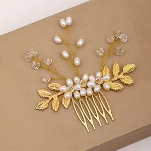 Pettine per capelli da sposa fatto a mano con foglie dorate, perle bianche e cristalli