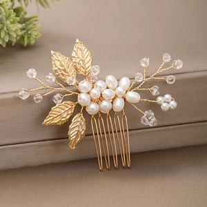 Détail du peigne à cheveux feuille dorée fait main avec perles et perles de cristal