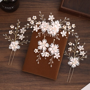 Parure de mariage peigne à cheveux épingles et boucles d'oreilles fleurs roses et or