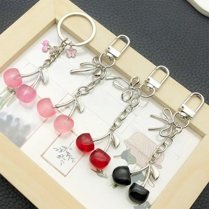 Porte-clés cerise créatif en résine avec breloque papillon et chaîne en alliage argenté