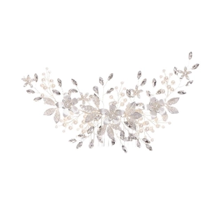 Peigne à cheveux de mariée fait main avec feuilles d'alliage, perles et cristaux de luxe
