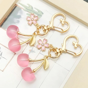 Creative Simulation Resin Fruit Keychain Pink Cherry Strawberry Peach Sakura Pendant With Heart Clasp Bag Accessories