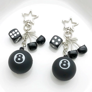 Schwarze Kirsche Billard 8-Ball Schlüsselanhänger mit silbernem Stern-Metallverschluss