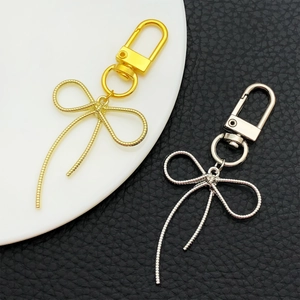 Eleganti portachiavi a fiocco in oro e argento con design a catena serpente in metallo