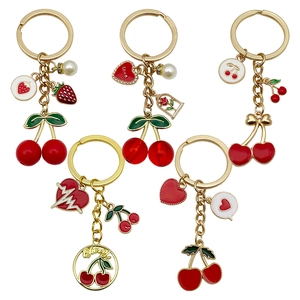 Süßer 3D Roter Kirsch Harz Schlüsselanhänger Gold Legierung Frucht Herz Erdbeere Künstliche Perle Taschenanhänger Modeschmuck Damen Geschenk