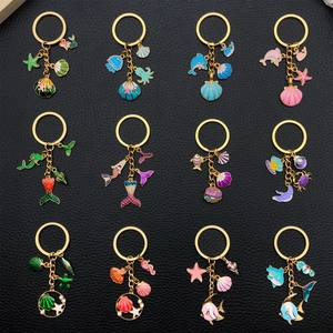 Collection de 12 porte-clés animaux marins colorés avec breloques en alliage doré