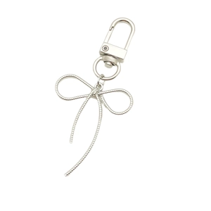 Portachiavi con fiocco in metallo argento con catena a serpente e chiusura a moschettone