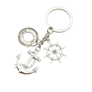 Porte-clés nautique vintage en argent avec bouée de sauvetage, gouvernail et ancre