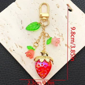 Porte-clés fraise et muguet avec mousqueton doré, accessoire charmant pour sac à main
