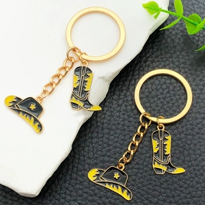 Porte-clés Vintage Western Cowboy Alliage de Zinc Émail Pendentif Chapeau et Botte de Cowboy Anneau pour Sacs Femmes Hommes