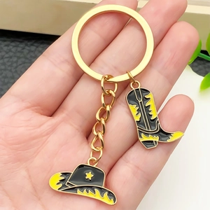 Porte-clés de chapeau et botte de cow-boy en émail noir et or pour un style rétro chic