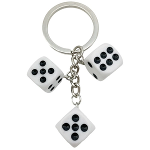 Llavero creativo con dados de resina blanca y anillo de metal plateado para bolsos