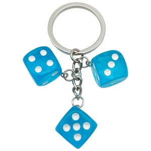 Portachiavi con tre dadi blu trasparenti in resina e anello in metallo argentato lucido