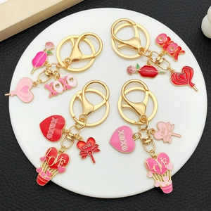 4er-Set goldene Schlüsselanhänger zum Valentinstag mit Herz, Rose und LOVE Anhänger