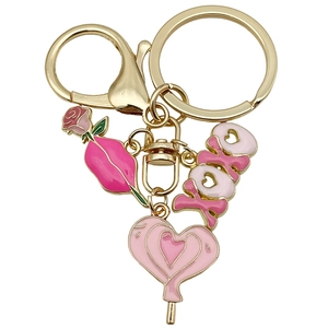 Goldener Schlüsselanhänger mit rosa Emaille-Rose, Herz und XOXO Anhänger für Taschen