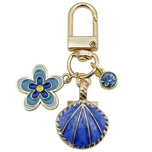 Porte-clés thème marin avec fleur en émail bleue coquillage et cristal brillant