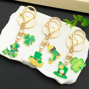 Lot de porte-clés Saint-Patrick avec trèfles verts et pendentifs chapeau de pièces