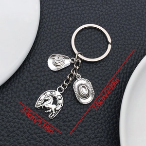 Zinc alloy horseshoe and cowboy hat keychain with dimensions 7.6cm length and 3.0cm width