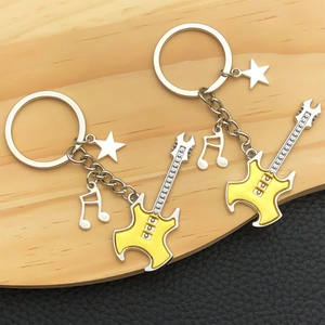 Creative Zinc Alloy Guitar Keychain with Music Note and Star Charms Rock Style Metal Key Ring for Music Lovers Jewelry Gift