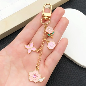 Mignon Porte-clés Fleur de Rose Sakura en Alliage de Zinc Émaillé Rose Bleu Mauve Pendentif Strass pour Sac Bijoux Femme