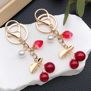 Portachiavi in Resina a Forma di Frutta Ciliegia Fragola Con Perla Artificial Sintetica Ciondolo per Borsa in Lega di Zinco Regalo Donna