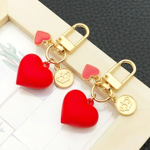 Sweet Red Resin 3D Heart Crown Round Tag Keychain For Women Girls Fashion Bag Pendant Accessory Gold Plated Key Ring