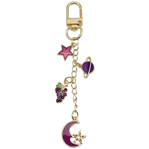 Porte-clés doré avec breloques en émail violet en forme d'étoiles et de planètes