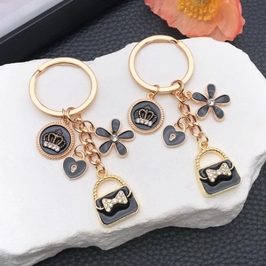 Porte-clés en Alliage à l'Huile d'Émail pour Femmes Pendentif Sac Fleur Couronne Cœur Strass Breloques de Sac Élégantes Bijoux