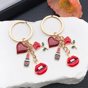 Porte-clés en Alliage de Zinc Émaillé Mode Lèvres Rouges Rouge à Lèvres Fleur de Rose Charme Métal Doré Pendentif de Sac Femme Cadeau