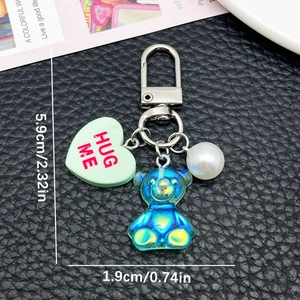 Porte-clés ourson en résine irisée avec cœur et perle pour sacs et accessoires