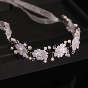 Serre-tête fait main avec perles et fleurs blanches en soie pour coiffure de mariage
