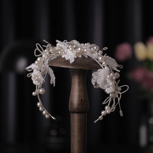 Serre-tête de mariée élégant avec perles blanches et fleurs en dentelle pour mariage
