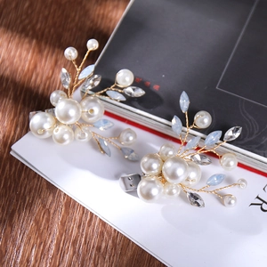 Elegante handgefertigte Schuhclips mit Perlen und Kristallen in Goldoptik