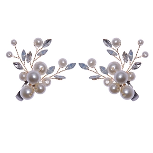 Paar elegante Schuhclips mit Perlen und Kristallen im floralen Design mit Goldlegierung