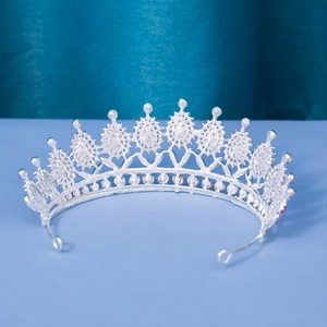 Couronne de mariée élégante en argent avec motifs ajourés pour coiffure de mariage