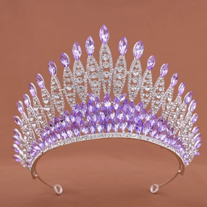 Couronne de mariée élégante en argent avec cristaux marquise violets et strass blancs