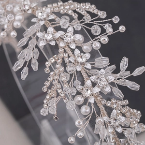 Squisito cerchietto da sposa argento con perle e cristalli a trama floreale fine