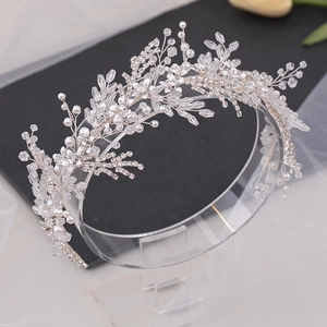 Elegante cerchietto da sposa con perle e cristalli su montatura in filo d'argento